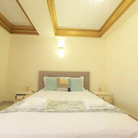 Laroka House Luxury Apartment City Center Universitate บูคาเรสต์ ภายนอก รูปภาพ