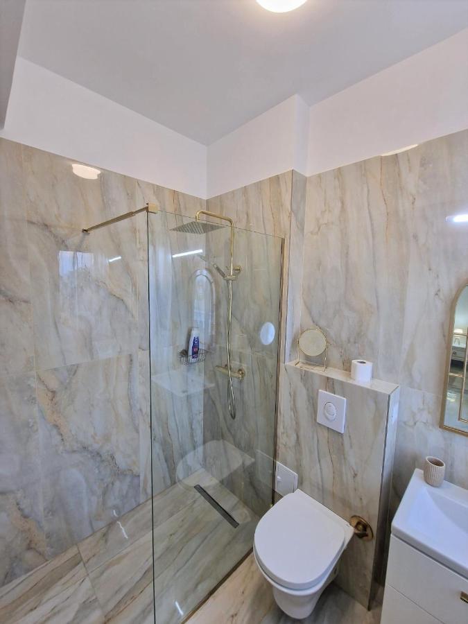 Laroka House Luxury Apartment City Center Universitate บูคาเรสต์ ภายนอก รูปภาพ
