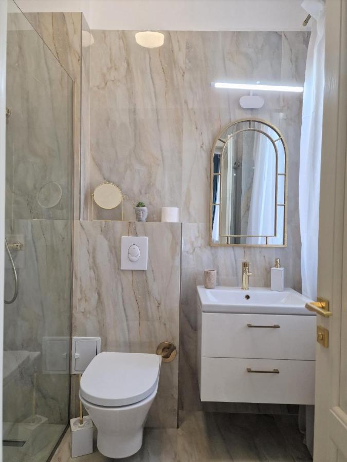 Laroka House Luxury Apartment City Center Universitate บูคาเรสต์ ภายนอก รูปภาพ