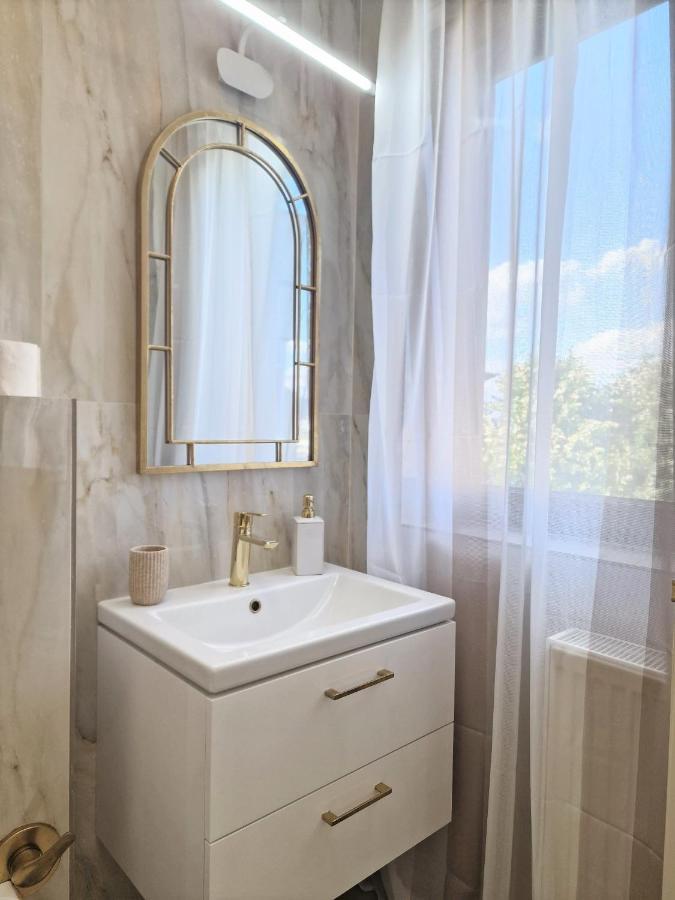 Laroka House Luxury Apartment City Center Universitate บูคาเรสต์ ภายนอก รูปภาพ